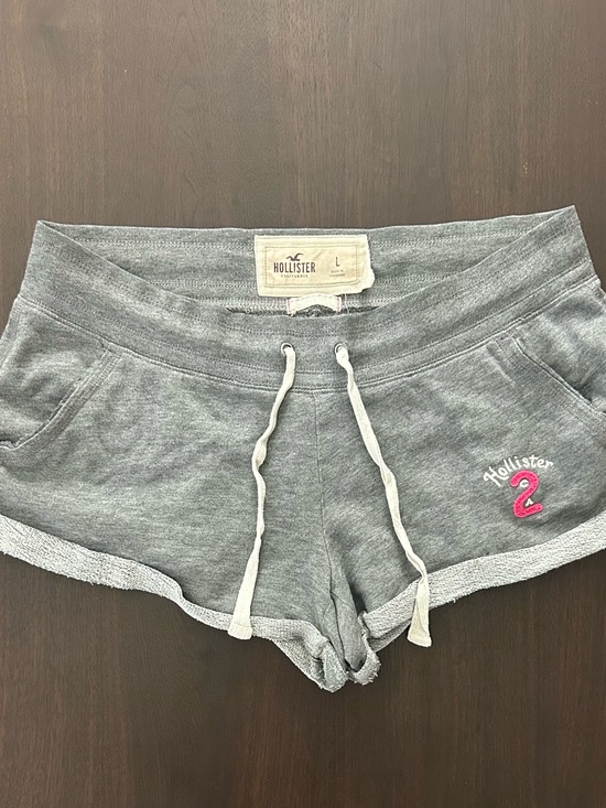 Hollister Pants - Y2K Hollister Grey Fleece Sweat Shorts Large Pink Graphic Rolled Hem Drawstring